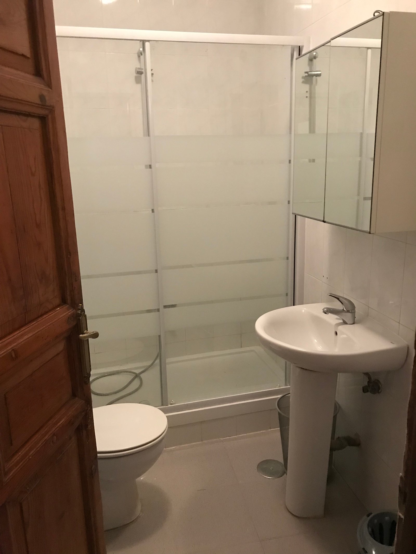 Humilladero bathroom